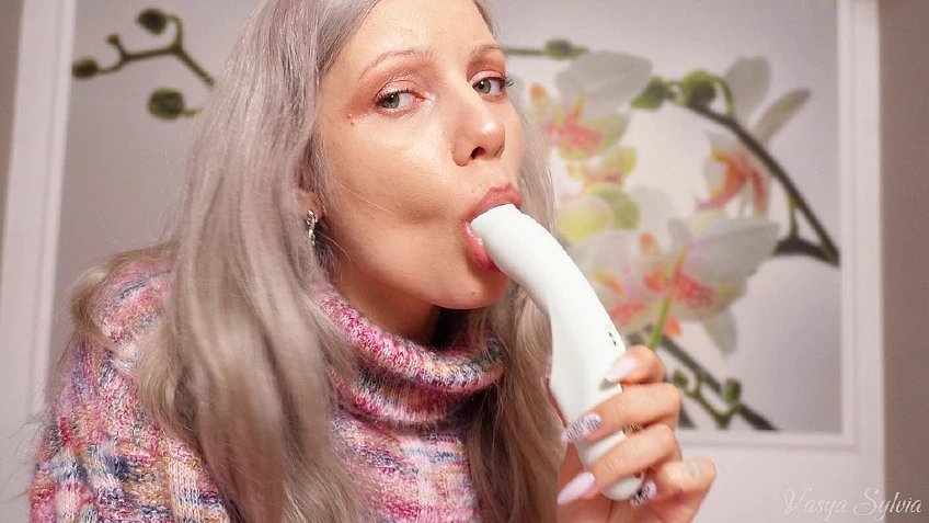 Blowjob And Vibrator Female Orgasm!